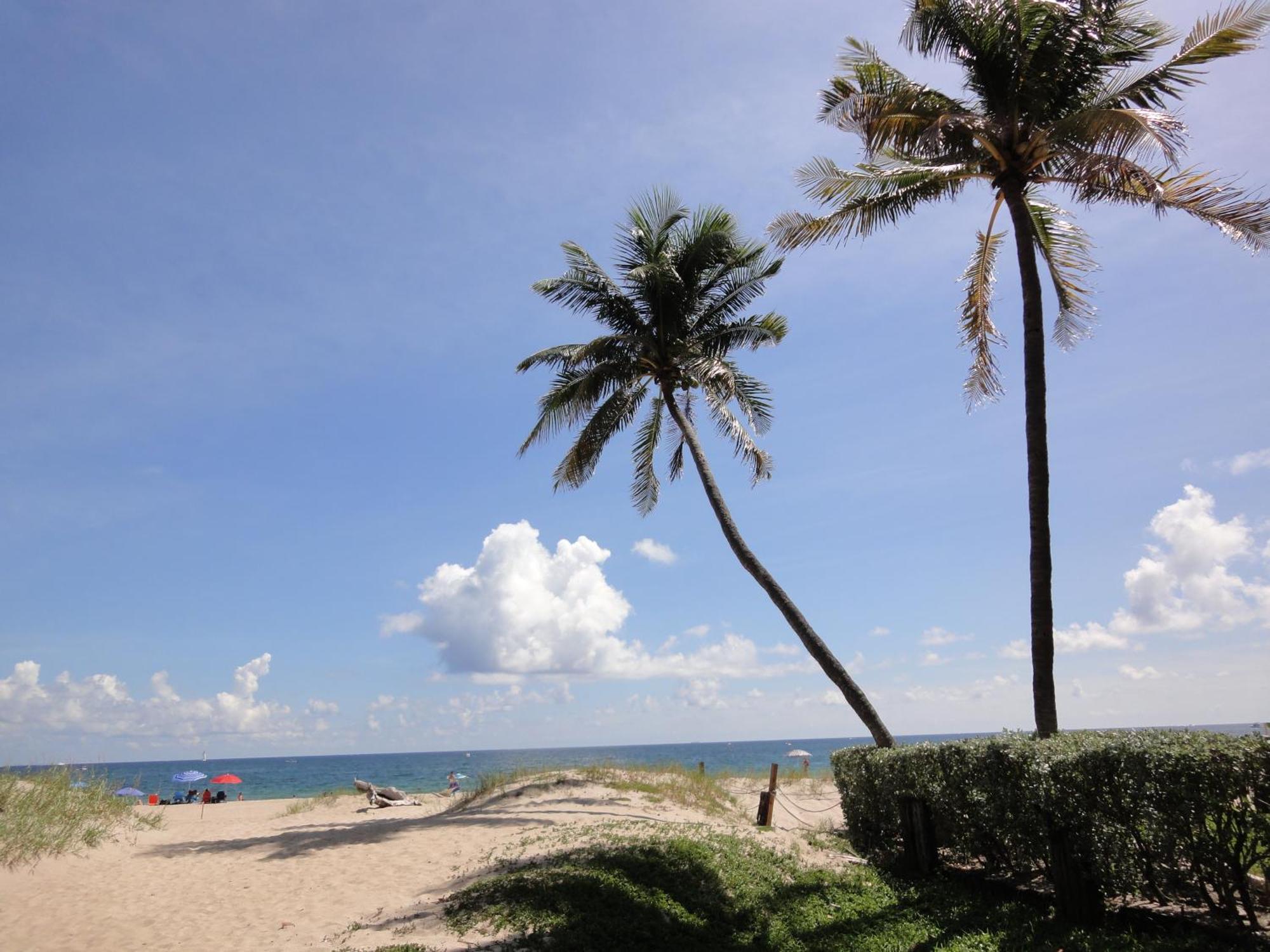 Oceans Beach Resort & Suites Pompano Beach Exterior photo